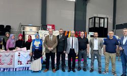 Düzköy’de yıl sonu sergisi sanat şölenine dönüştü