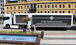 Türk Tarih Kurumunun "mobil kitap satış mağazası" Trabzon'a geldi