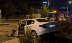 Sancaktepe’de 3 otomobil çarpıştı: 5 kişi yaralandı