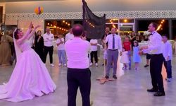 Voleybol oynarken tanışan çift düğünlerinde de voleybol oynadı