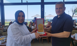 Trabzon ÇEKOM personelinden müdür Sami Çift'e duygusal veda