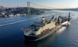 İstanbul Boğazı dev gemi için trafiğe kapatıldı