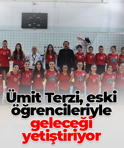 Tecrübeli başantrenör Ümit Terzi, eski öğrencileriyle eleceğin voleybolcularını yetiştiriyor