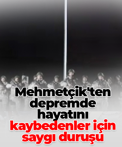 Mehmetçik'ten depremde hayatını kaybedenler için saygı duruşu