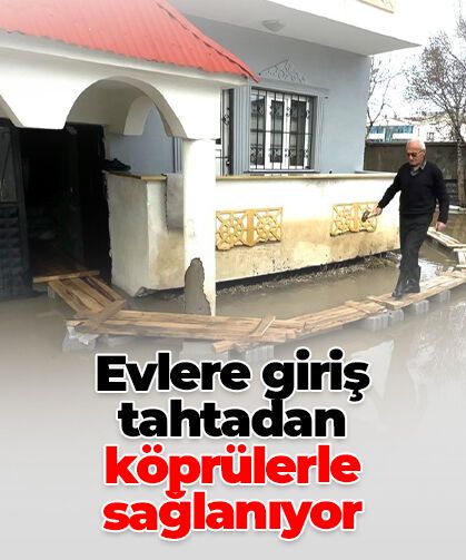 Yüksekova’da Venedik çilesi: Evlere giriş tahtadan köprülerle sağlanıyor