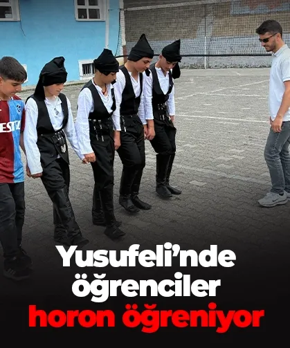 Yusufeli’nde öğrenciler horon öğreniyor