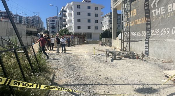 Samsun'da 9. kattaki iskeleden düşen inşaat işçisi ağır yaralandı