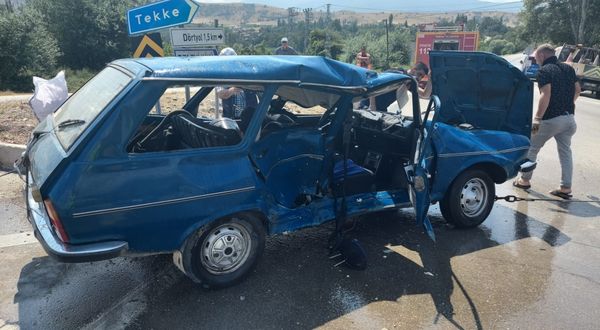 Amasya'da hafif ticari araç ile otomobilin çarpıştığı kazada 7 kişi yaralandı