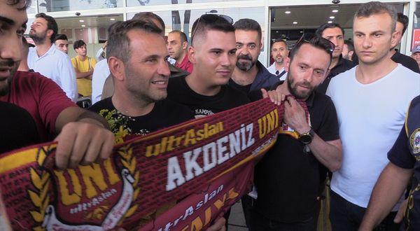 ANTALYA - Galatasaray kafilesi Antalya'ya geldi