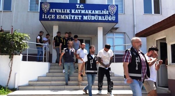 BALIKESİR - Yunanistan'a yasa dışı gitmeye çalışan 3'ü PKK üyesi 6 kişi yakalandı