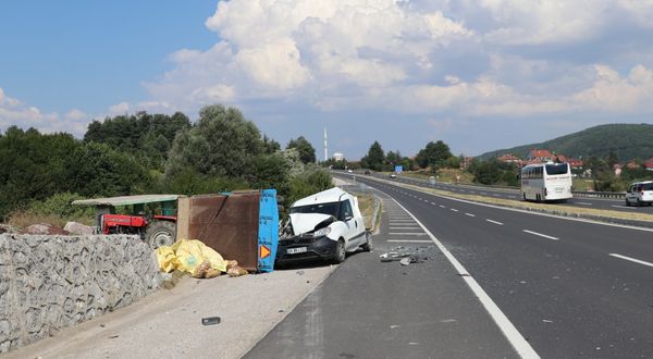 Bolu'da 3 aracın karıştığı zincirleme kazada bir kişi yaralandı