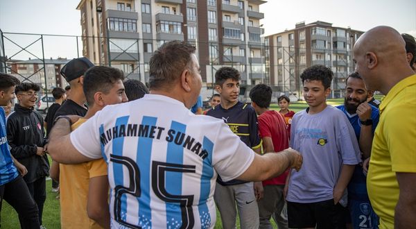ERZURUM - Palandöken Belediye Başkanı Sunar, çocukların maç teklifini kırmadı