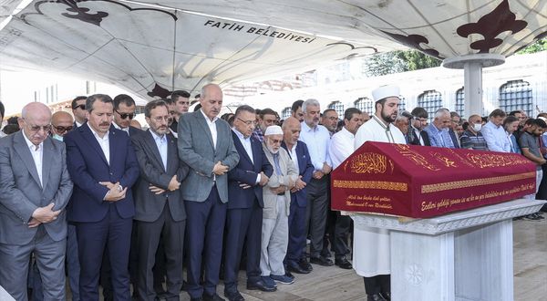 İSTANBUL - Akit Medya Grubu İcra Kurulu Başkanı Karahasanoğlu son yolculuğuna uğurlandı (2)
