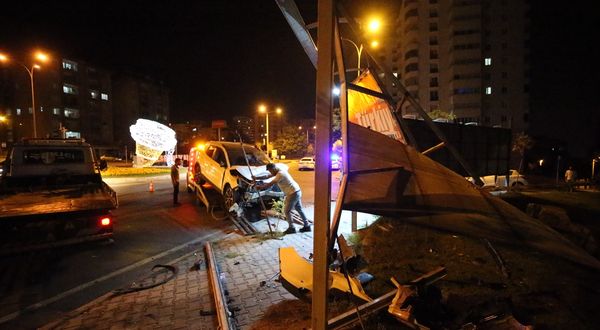 KAHRAMANMARAŞ - İki otomobilin çarpıştığı kazada 8 kişi yaralandı