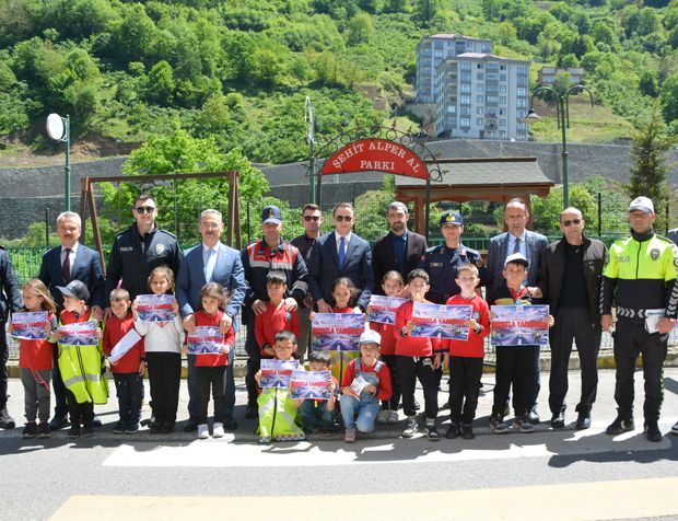 Şalpazarı'nda "Karayolu Trafik Güvenliği Haftası" etkinliği düzenlendi