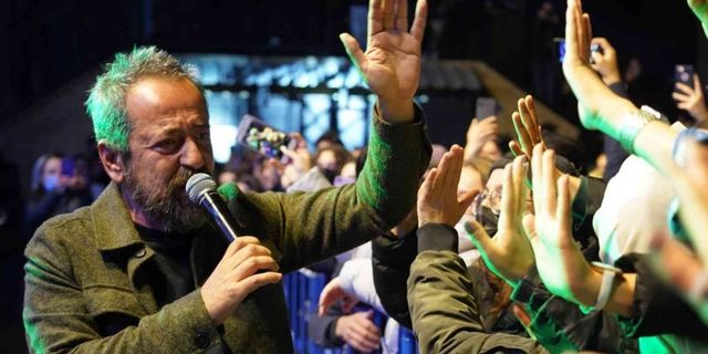 Bilecik’te cumhuriyet coşkusu fener alayı ve Feridun Düzağaç konseri ile taçlandı