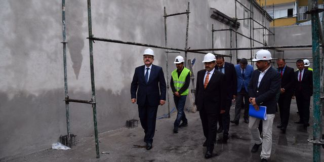 Başkan Genç, Vali Ustaoğlu’na Hasanpaşa Hamamı’ndaki restorasyon çalışmalarını anlattı