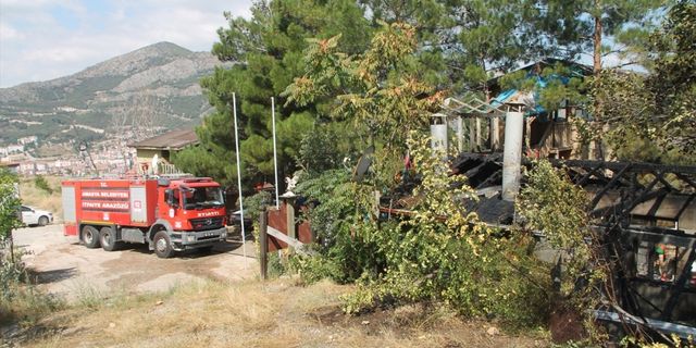 Amasya'da kafede çıkan yangın ormana sıçramadan söndürüldü