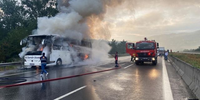 Anadolu Otoyolu'nda yanan otobüs kullanılamaz hale geldi