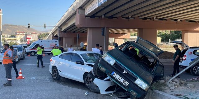 Bayburt'ta iki aracın çarpıştığı kazada 1 kişi yaralandı