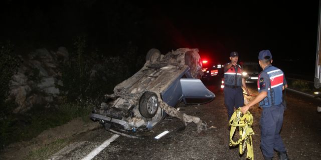 GÜNCELLEME - Dört aracın karıştığı trafik kazasında 3 kişi öldü, 5 kişi yaralandı