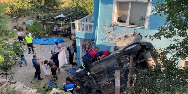 Sinop’ta otomobilin bahçeye devrildiği kazada bir kişi öldü 3 kişi yaralandı