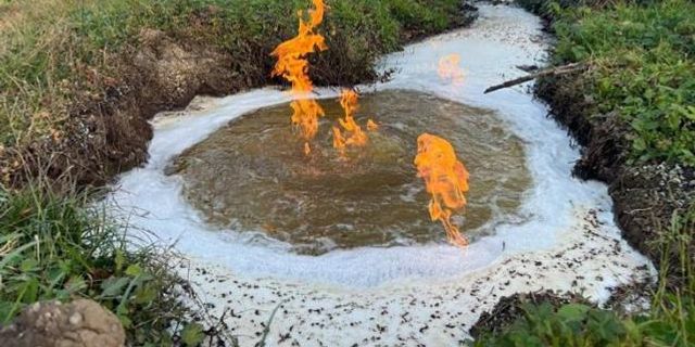 Düzce'deki depremin ardından yanmaya başlayan su kuyusu vatandaşları endişelendirdi!