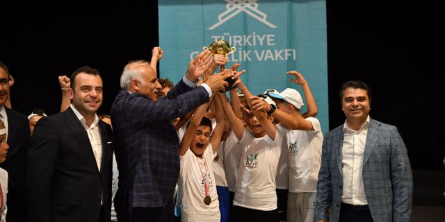 Trabzon'da yaz okulları için kapanış töreni düzenlendi.. Ödüller verildi!
