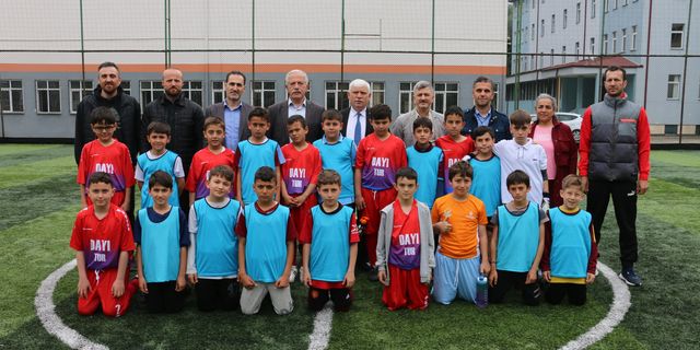 Of'ta ilkokullar arası futbol turnuvası düzenlendi!