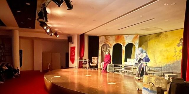 Kayseri Devlet Tiyatrosu ' Kral Üşümesi' adlı oyunla Akçaabat'ta