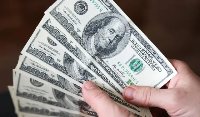Dolar 27 liranın üzerinde; avro 29 lira sınırında!
