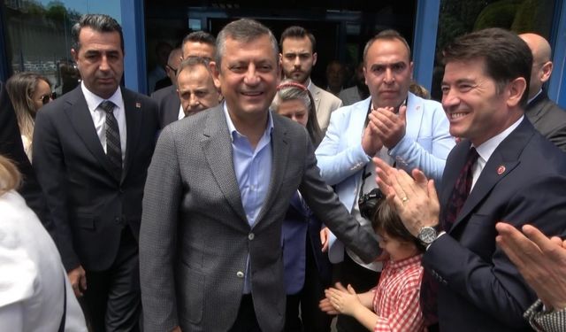 CHP Genel Başkanı Özel, Rize’deki Çay Mitingi’ne katılmak için Trabzon’a geldi
