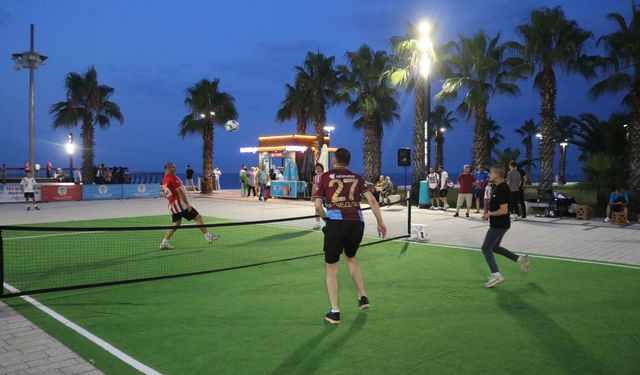 Trabzon Akçaabat'ta ayak tenisi heyecanı