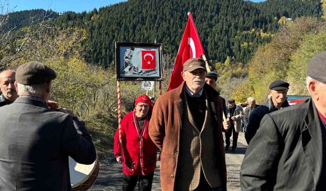 Artvin’de köy okulu kapanınca Cumhuriyet Bayramı’nı yaşlılar kutladı