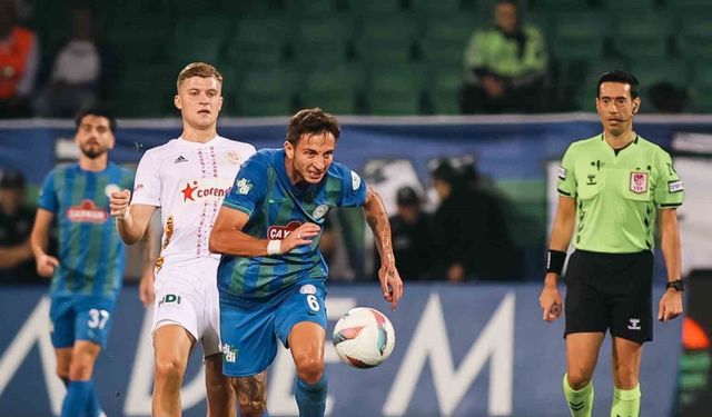 Trendyol Süper Lig: Çaykur Rizespor: 2 - Antalyaspor: 0 (İlk yarı)