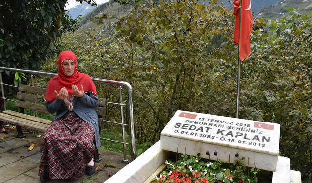 15 Temmuz şehidinin annesinin FETÖ elebaşı Gülen'e öfkesi dinmiyor