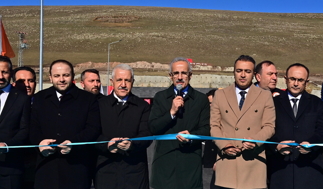 Bakan Uraloğlu: Aşık Şenlik Tüneli ve Çıldır-Aktaş Sınır Kapısı Yolu hizmete açıldı...