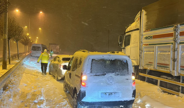 Bayburt-Gümüşhane kara yolunda ulaşım durdu