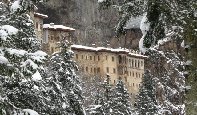 Trabzon'da Sümela Manastırı'na yoğun ilgi