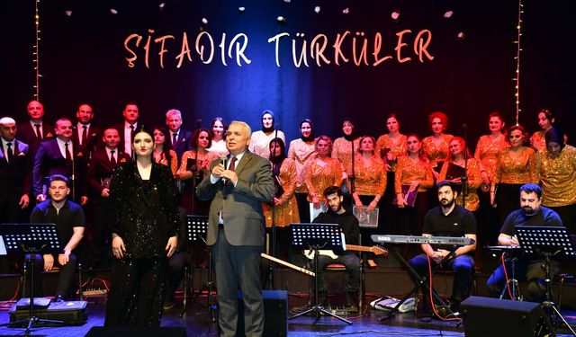 Trabzon'da sağlık çalışanlarından 'Şifadır Türküler' konseri verildi!