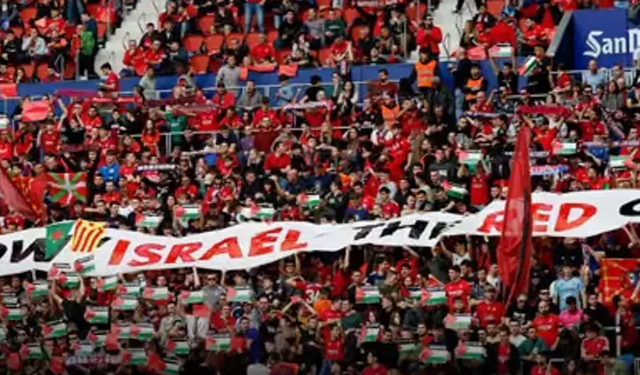 Tribünlerden İsrail’e sert mesaj