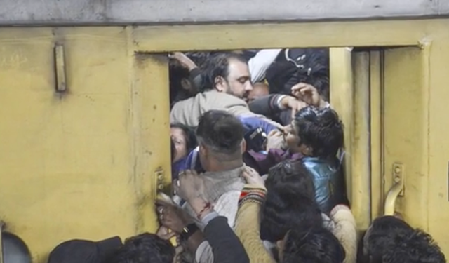Metroda izdiham! 18 kişi hayatını kaybetti