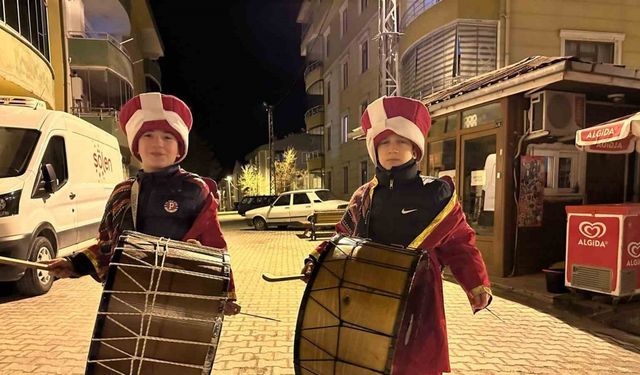 Artvinliler’i sahura minik davulcular uyandırdı
