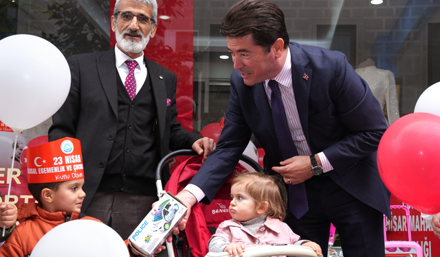 Ortahisar’da oyuncak kardeşliğiyle bayram coşkusu