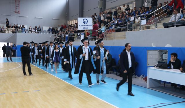 KTÜ Of Teknoloji Fakültesi'nde mezuniyet töreni yapıldı