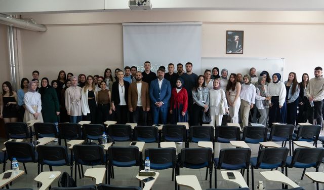 Trabzon'da Üniversite öğrencilerine 'Sağlık Sektöründe Pazarlama İletişimi Stratejileri Eğitimi'