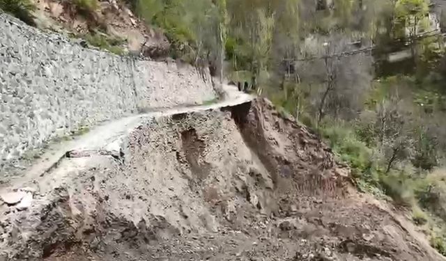 Artvin’de heyelan anı cep telefonu kamerasında