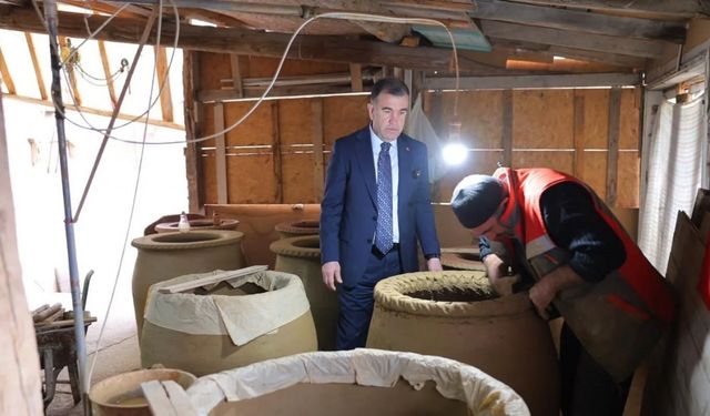 Bayburt’un tek tandır ustası Vali Eldivan’ın da dikkatini çekti