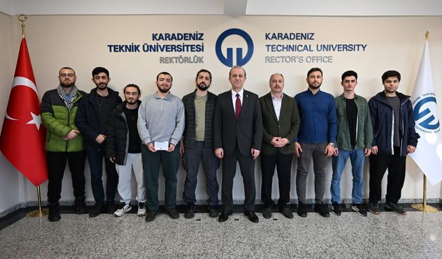 KTÜ Rektörü’nden anlamlı ziyaret: “Geçerken Öğrenci Kulübü” ile buluşma