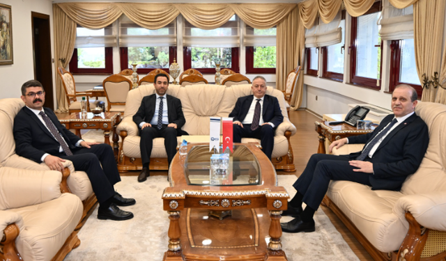 KTÜ’de Tarihe Işık Tutan 100. Yıl Kitaplığı Açıldı